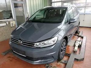 Volkswagen Touran 1.5 TSI DSG Active 3,99% El. Panodach Navi LED Spe