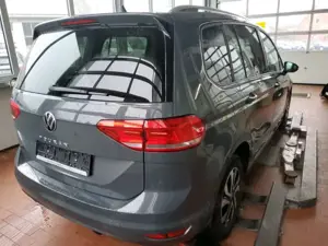 Volkswagen Touran 1.5 TSI DSG Active 3,99% El. Panodach Navi LED Spe Bild 3
