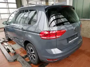Volkswagen Touran 1.5 TSI DSG Active 3,99% El. Panodach Navi LED Spe Bild 4