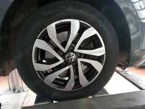 Volkswagen Touran 1.5 TSI DSG Active 3,99% El. Panodach Navi LED Spe Bild 5