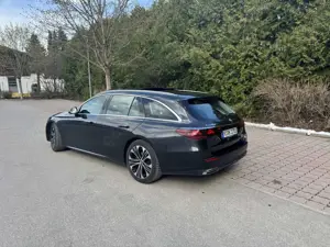 Mercedes-Benz E 220 d T 9G Avantgarde AHK Panorama etc