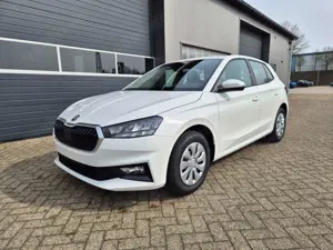 Skoda Fabia 1.0 TSI 95PS Selection 5-türig Rückf.Kamera Parkse