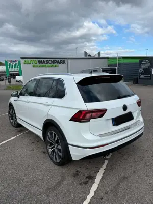Volkswagen Tiguan 2.0 TDI SCR 4Motion Panorama Dach AHK DSG Highli Bild 3