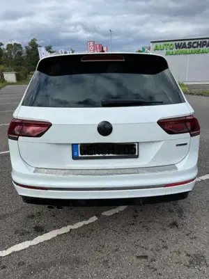 Volkswagen Tiguan 2.0 TDI SCR 4Motion Panorama Dach AHK DSG Highli Bild 4