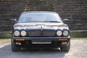 Jaguar XJR