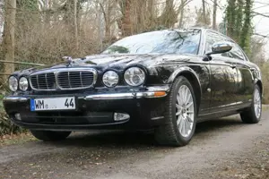 Jaguar XJ8