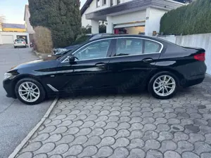 BMW 520 d xDrive Lim. Luxury Line *HUD*LED*AHK*STAND* Bild 3