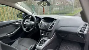 Ford Focus Turnier 1.6 TDCi ECOnetic 88g Start-Stopp-Sy Titanium Bild 4