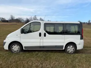 Renault Trafic Trafic 2.0 dCi 115 2.0 dCi 115 Passenger L1H1 Expression Bild 2