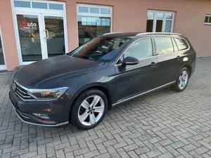Volkswagen Passat Variant Elegance (Autom., beheizb. Lenkr)
