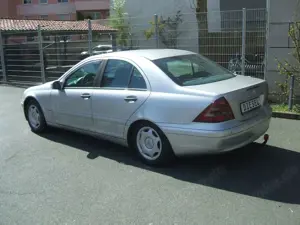 Mercedes-Benz 200 CDI*AUTOMATIK*TOP-AUTO*A.H.K*a.w. TÜV-ALLES-NEU