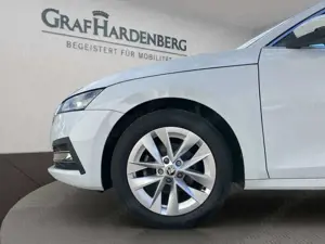 Skoda Octavia Combi 2.0 TDI DSG Style ACC Kamera Navi Bild 3