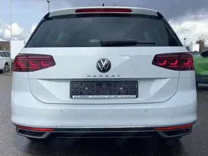 Volkswagen Passat Variant 2.0 TDI DSG Elegance STANDHEIZUNG Bild 4