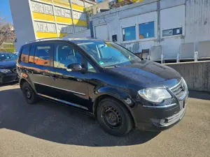 Volkswagen Touran 2.0 TDI Highline Automatik TÜV bis 05.2027 Bild 2