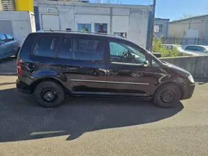 Volkswagen Touran 2.0 TDI Highline Automatik TÜV bis 05.2027 Bild 3