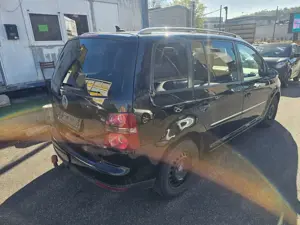 Volkswagen Touran 2.0 TDI Highline Automatik TÜV bis 05.2027 Bild 4