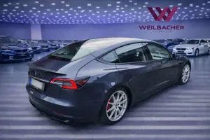 Tesla Model 3 Bild 2
