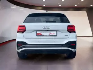 Audi Q2 40 2.0 TFSI quattro S-line AHK RFK Navi Matrix-LE Bild 5