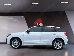 Audi Q2 40 2.0 TFSI quattro S-line AHK RFK Navi Matrix-LE Bild 3