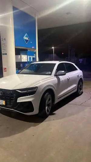 Audi QUATTRO Q8 S-line