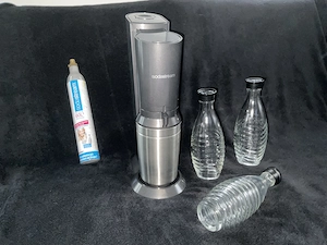 SodaStream CRYSTAL Wassersprudler schwarz-silber