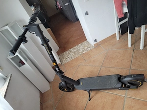 Segway Ninebot MAX G2 E-Scooter 26km Laufleistung wie neu