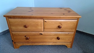 Kieferholzkommode