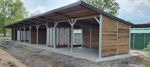 Offenstall & Weidehütte für Pferde - Pferdeunterstand, idealer Pferdehof