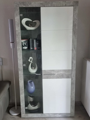 Vitrinenschrank