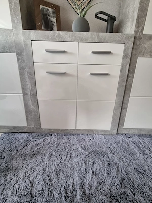 Kleiner Schrank Betonoptik