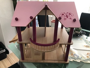 Holzpuppenhaus mit ganz viel Zubehör Bild 2
