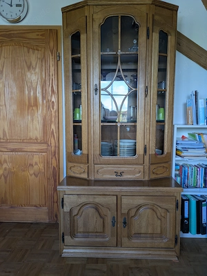 Wohnzimmerschrank in Eiche