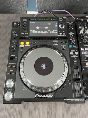 2 X pioneer cdj 2000 nexus And Djm 900 Nxs2 Mixer