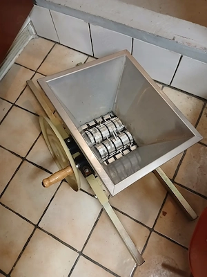 Weinpresse und Zubehör 