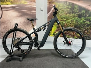 Ebike Cube Stereo Hybrid ONE77 HPC mit Zubehör und Kaufbelege.
