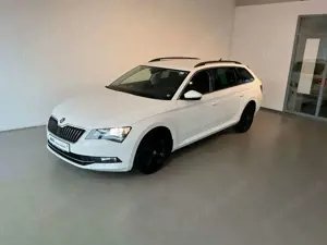Skoda Superb Skoda Superb Combi 2.0 TDI | AHK | Navi | ACC