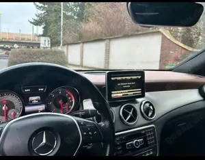 Mercedes-Benz CLA 220 CDI 7G-DCT Bild 3