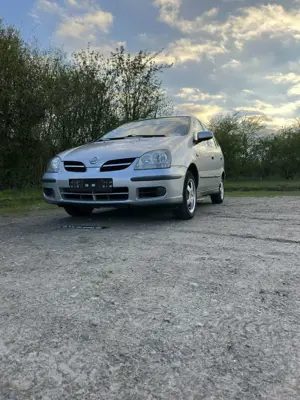 Nissan Almera Tino