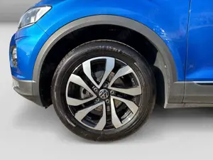 Volkswagen T-Roc 1.5 TSI Active AHK Beats ACC APP Sitzh DAB Bild 5