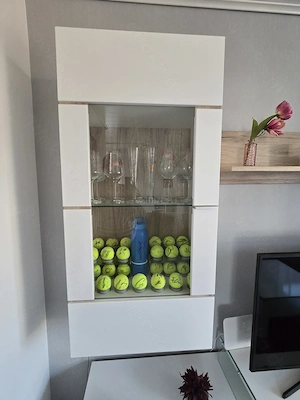 Moderne Wohnwand in weiß Eiche   sehr gepflegt   viel Stauraum Bild 2