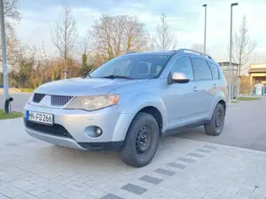 Mitsubishi Outlander 2.2 di-d Instyle Bild 2