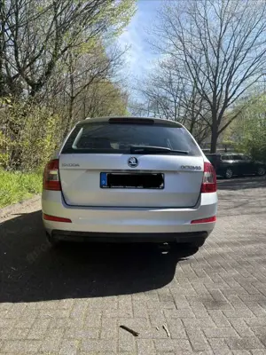 Skoda Octavia Combi 2.0 TDI (Green tec) DSG Ambition Bild 4