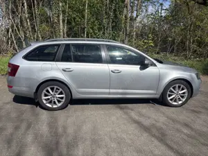 Skoda Octavia Combi 2.0 TDI (Green tec) DSG Ambition Bild 2
