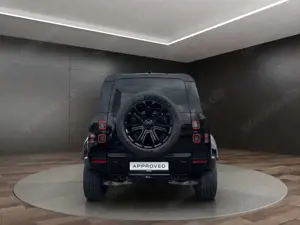 Land Rover Defender 110 4.4 Benzin P635 OCTA Black Edition Bild 3