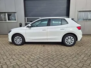 Skoda Fabia 1.0 TSI 95PS Selection 5-türig Rückf.Kamera Par...