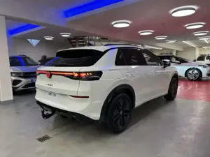 Volkswagen T-Roc R-Line 1.5 eTSI AHK Panoramadach Area View Bild 2