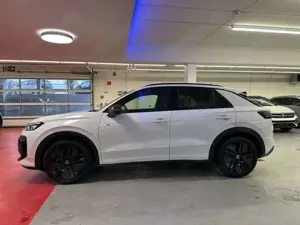 Volkswagen T-Roc R-Line 1.5 eTSI AHK Panoramadach Area View Bild 3