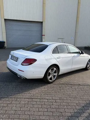 Mercedes-Benz E 350 d 9G-TRONIC Avantgarde Bild 5