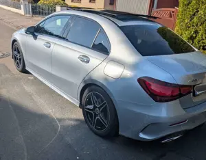 Mercedes-Benz A 200 7G-DCT AMG Line Advanced Limousine Bild 3