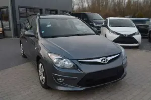 Hyundai i30 CW blue 1.4 Comfort Bild 2